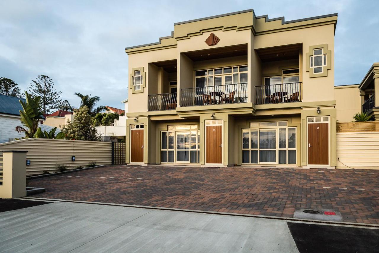 Pebble Beach Motor Inn Napier Dış mekan fotoğraf The 1930s-built apartment block at 1001-1003 Beach Road, Brighton-Le-Sands, New South Wales, Australia